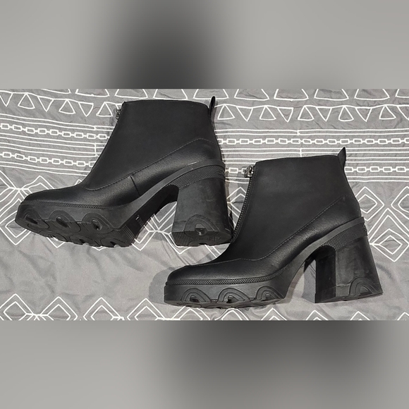 Sorel Womens Brex Zip Front Heeled Boot Size 8.5 - Picture 2 of 10